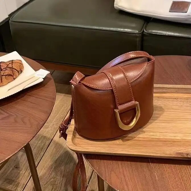 Fibbia a ferro di cavallo in metallo 2023 Autunno e inverno nuova mini borsa a tracolla casual a spalla singola tinta unita mini secchiello_voghion.com