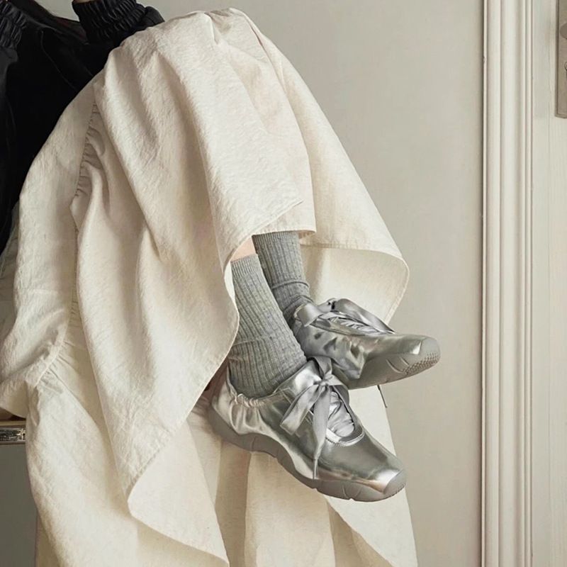 Dexun 2024 Neue weiche Sohle Silber Riemen Kleine Ballett Tanz Laufen Freizeit Sportschuhe Einzelnen Schuh Weiblich_voghion.com