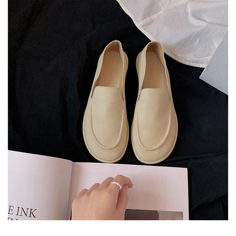 loafers. Lage hakken voor vrouwen, wolken, minimalistische ronde neus, wikkelvoeten,_voghion.com