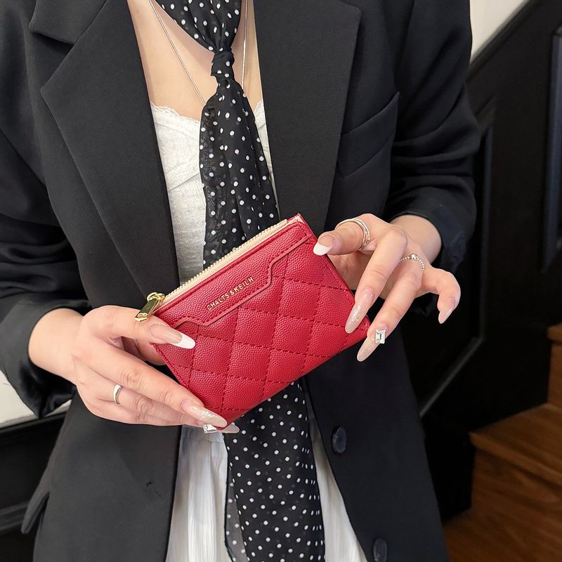 2025 New Niche Design High-End Short Wallet For Women Simple Multi-Card Slot Buckle Quilted Card Holder Coin Purse_voghion.com