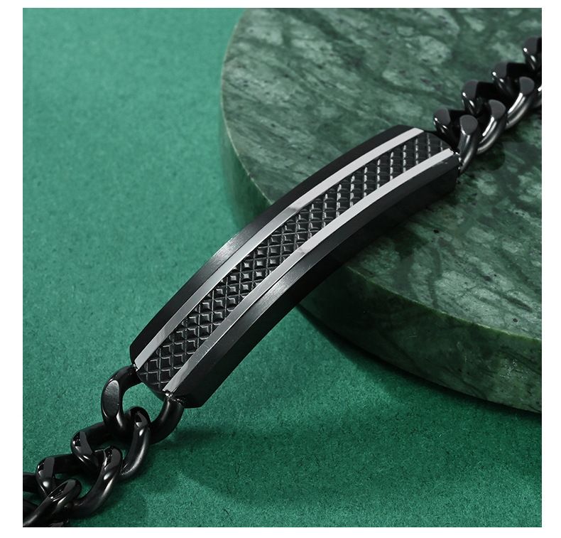 Neues Fabrik-Direktverkaufs-Herrenarmband aus Edelstahl mit kariertem, gebürstetem Design, leichtes Luxus-High-End-Modedesign, einfache, verdeckte Schnalle_voghion.com