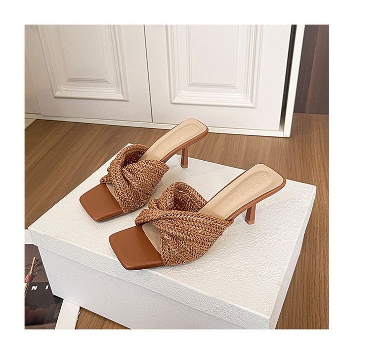 1296-2 Hohe Hausschuhe im französischen Stil mit quadratischem, gewebtem Kreuzgurt für Damen, elegante, dünne Ferse, offene Spitze, sexy Damenschuhe_voghion.com