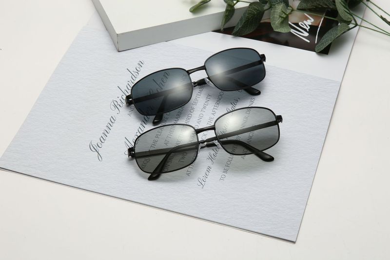 Unisex Men's sunglasses color-changing polarizing glasses sunglasses UV protection for driving_voghion.com