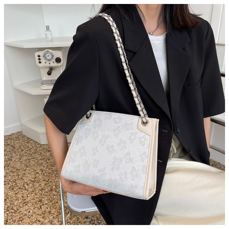 Grand sac jacquard en soie de grande capacité pour femmes, sacoche à bandoulière large, fourre-tout assorti à la mode, nouvelle collection 2023_voghion.com