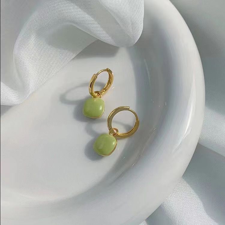 Ouerréng fir Fraen Rout Samt Ouerréng, Retro Hong Kong Stil, en zweedeelegt Quadrat, elegant Bordeauxrout, villfälteg Ouerréng, Knäppercher an Ouerschnallen_voghion.com