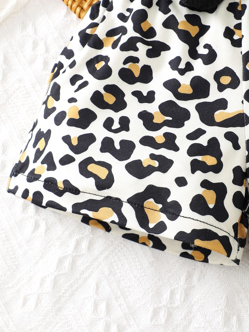 Esclusivamente per i nuovi arrivi transfrontalieri, set di top e pantaloncini con stampa leopardata per neonata, in tinta unita e molto venduto._voghion.com