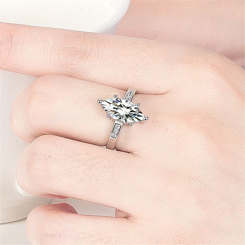 Anello Ouma Diamond con zircone a forma di occhio di cavallo irregolare placcato platino_voghion.com