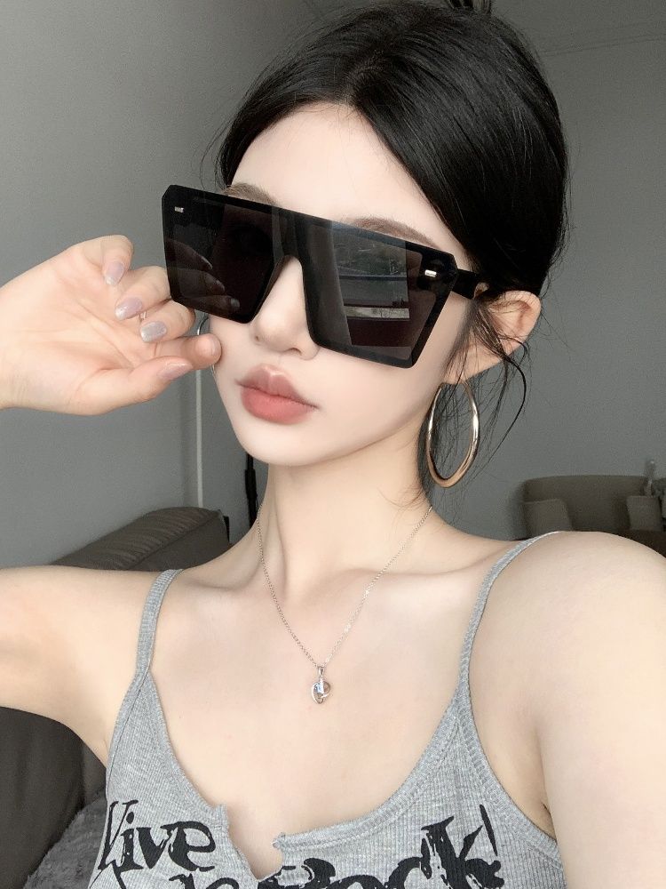 LazyZoom Retro Black One-Piece Glasses Oversized Frame Square Round Face Slimming High Sense Western Style GM Women Sunglasses_voghion.com