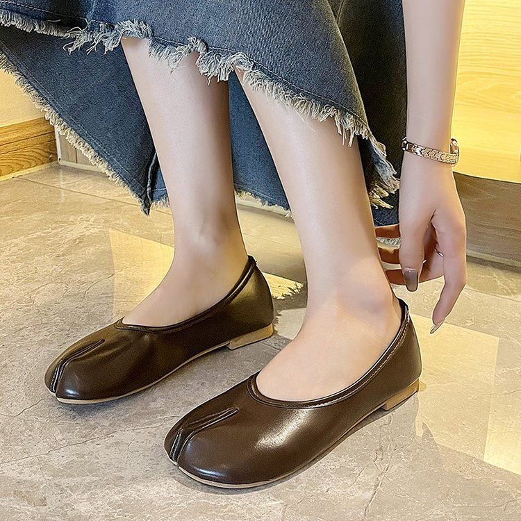 Pig Trotter Split Toe Women's Internet Celebrity Flat 2025 Spring New Lazy Soft Leather Single Autumn Shoes Large Size_voghion.com