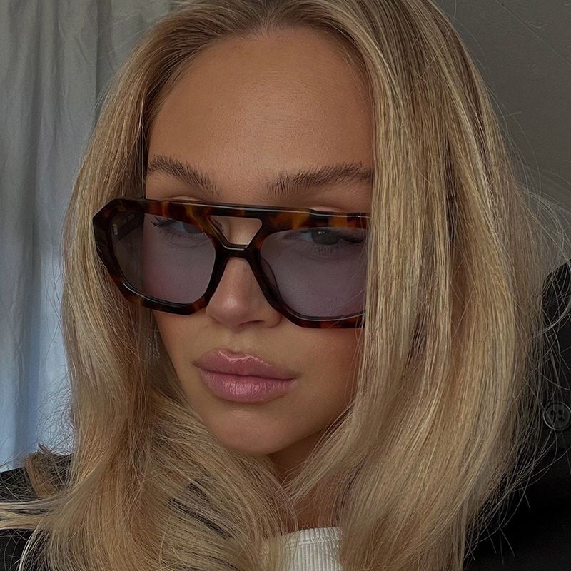 Occhiali da sole da donna Instagram influencer irregolari a doppio raggio, tendenza occhiali personalizzati a contrasto di colore semplice_voghion.com