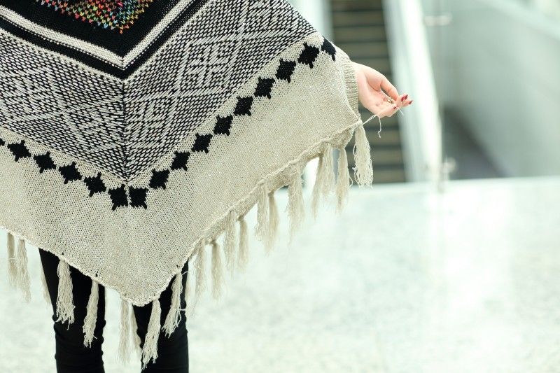 Kleur bijpassende franje losse vleermuismouwen gebreide trui trui sjaal cape jas voor vrouwen_voghion.com