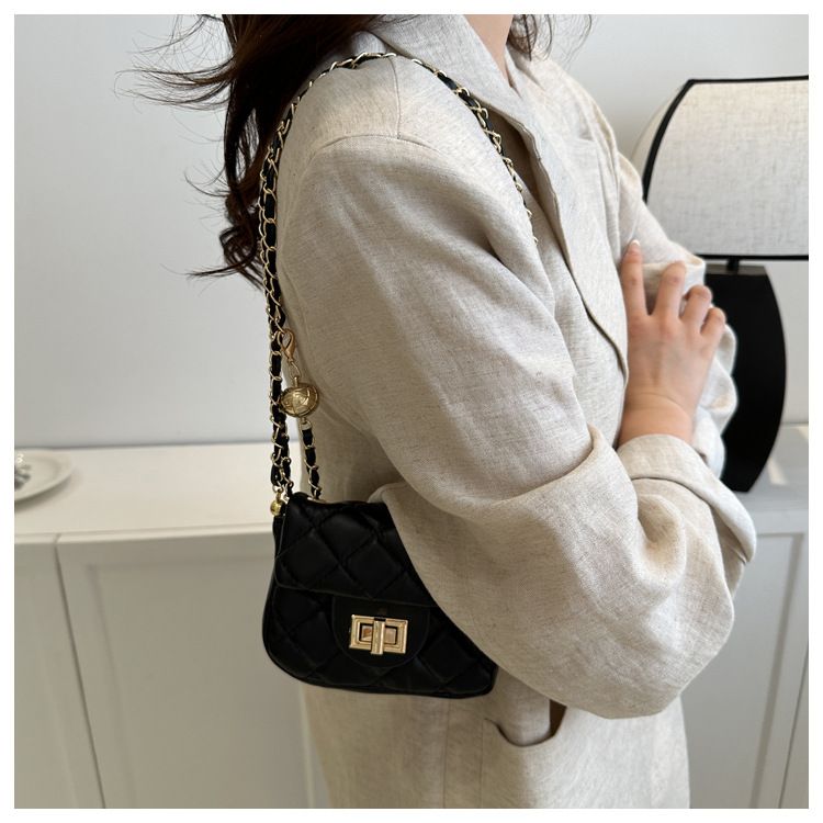 Lingge Chain For Women's 2024 New Fashion Texture Small Square With Unique Design Versatile One Shoulder Crossbody Bag_voghion.com
