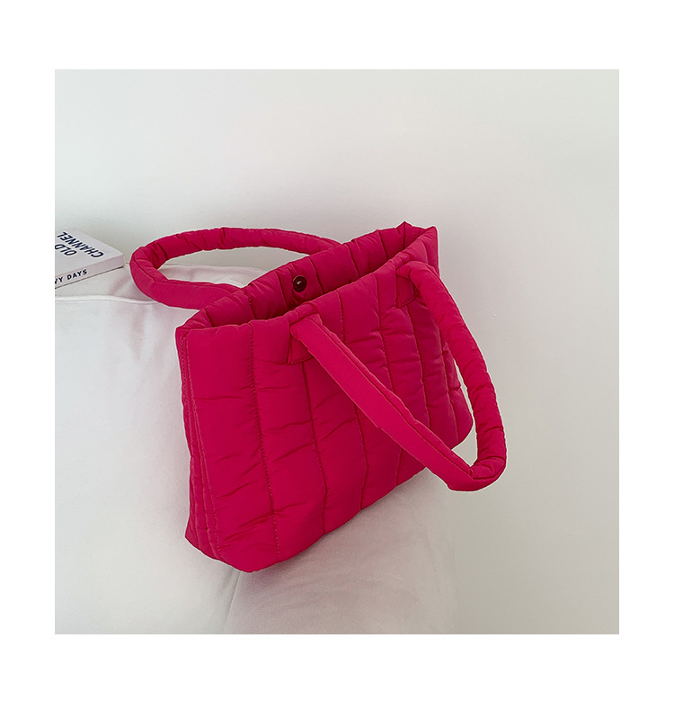 Down Bag Women's 2023 Autunno e inverno New Casual Women's Bag Niche borsa tote monospalla imbottita in cotone a righe di grande capacità_voghion.com