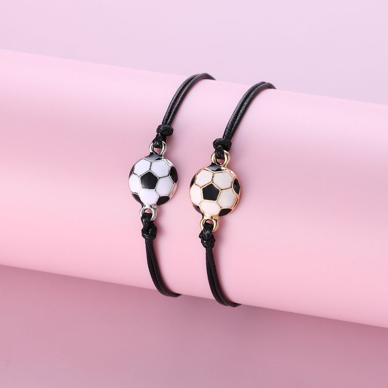 Pulsera de aleación con forma de gota de aceite para niños y niñas, diseño popular de fútbol de dos manos_voghion.com
