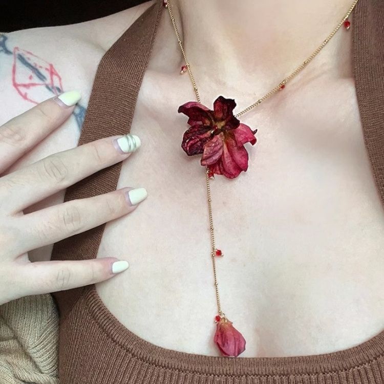 Burning Rose Atmosphere Red Flower Necklace Crystal Collarbone Niche Design Sweater Chain_voghion.com