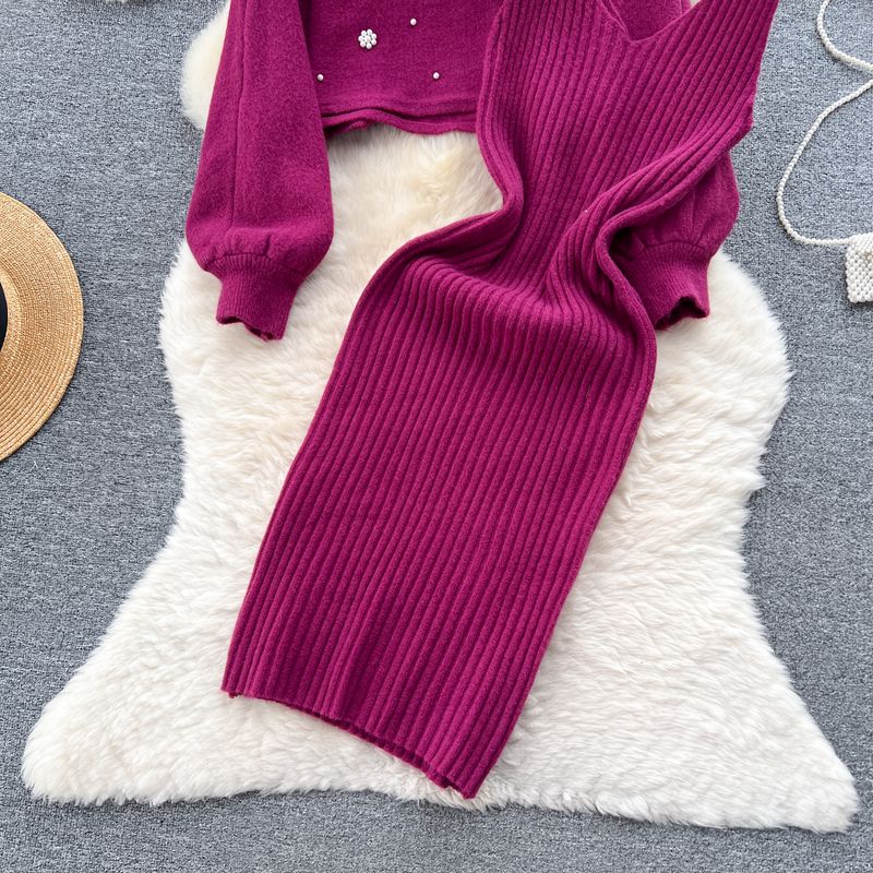 Vêtements pour femmes Costume deux pièces amincissant et réduisant l'âge pour femmes en automne et en hiver, pull court perlé à col rond + robe gilet tricotée à la taille_voghion.com