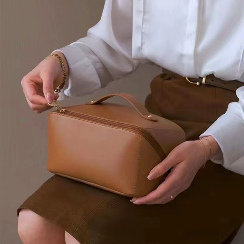 Sacs pour femmes Pu oreiller sac cosmétique accordéon sac cosmétique portable femme grande capacité style sac de rangement cosmétique en gros_voghion.com
