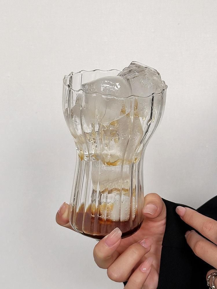 Tazza alta trasparente per infusione a freddo con nicchia per acqua in vetro a strisce verticali irregolari INS Coffee di alto valore_voghion.com