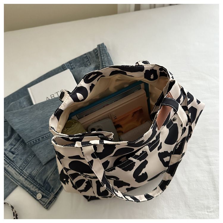 Leopard Print Canvas Tote Bag Women's Large-capacity Bag Portable Commuter Bag Versatile Shoulder Mommy Bag_voghion.com