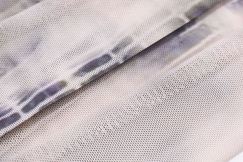 Canotta da donna con stampa traforata sexy, nuova collezione autunno 2023, con laccetto al collo alto e ombelico esposto_voghion.com