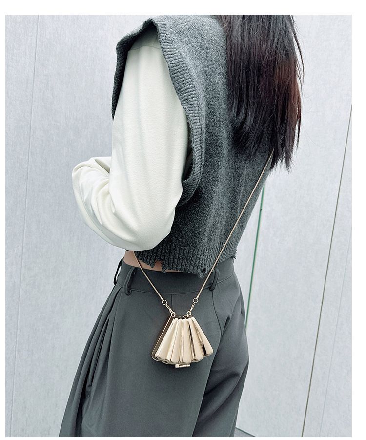 Mini porte-monnaie en métal avec rouge à lèvres – Portefeuille bandoulière tendance pour femme avec différents motifs_voghion.com