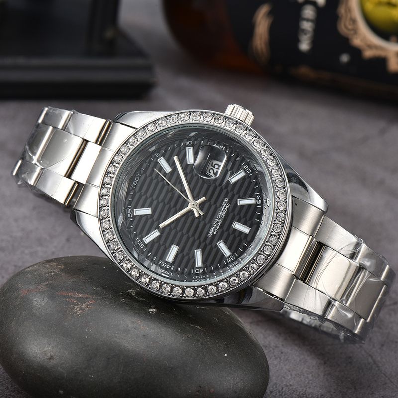 Orologio digitale da polso con cinturino in acciaio al quarzo con tre perle e motivo a strisce luminose Laojia con anello di diamanti e denti_voghion.com