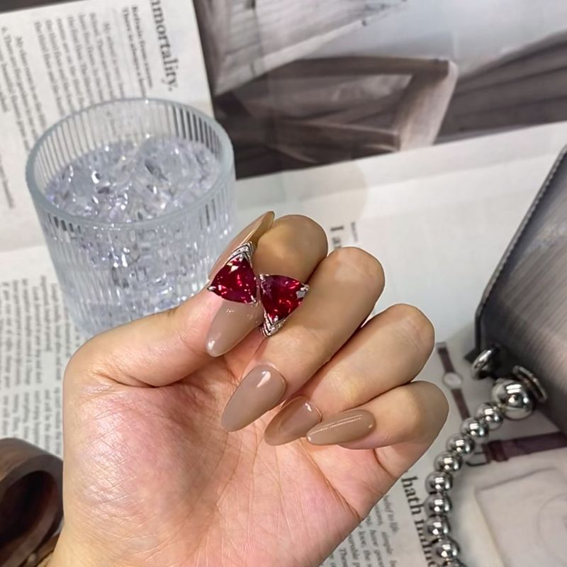 Exquisite High-End Heavy Craft Blood Red Diamond Ring Niche Design Versatile Temperament_voghion.com