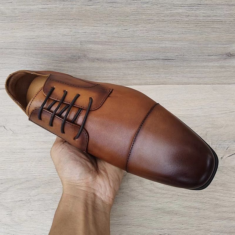 Handgefertigte Business-Derby-Schuhe aus poliertem Leder mit spitzer Spitze_voghion.com