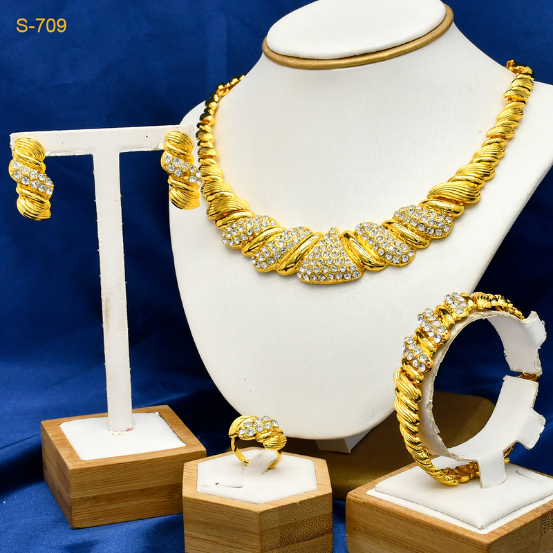 Collana da sposa in oro Orecchini Bracciale Anello con gioielli in oro con diamanti_voghion.com