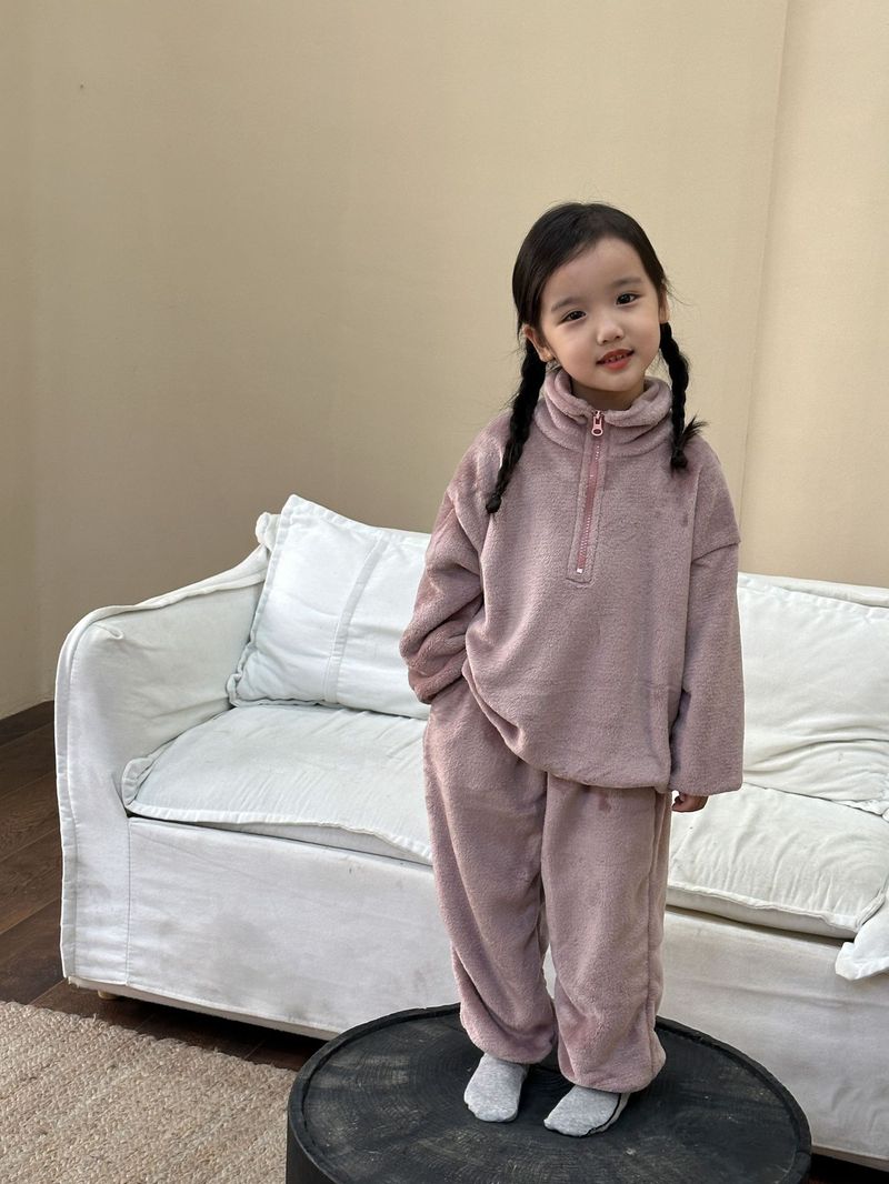 El terciopelo coralino del bebé del otoño/invierno de los muchachos de los pijamas de la franela de los niños fijó Homewear de las muchachas de los niños_voghion.com