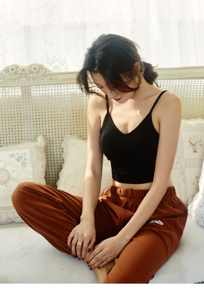 Gilet aderente con scollo a V e bretelle aderenti Xinmi, monopezzo, che lascia scoperta la pancia_voghion.com