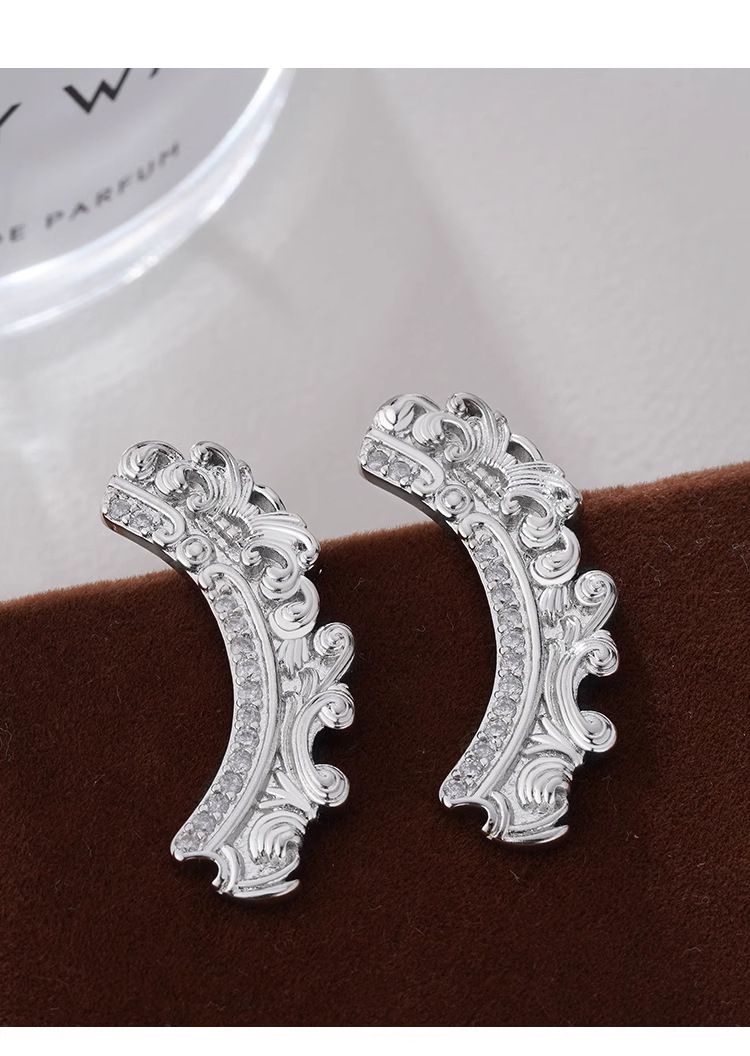 High-Value Cloud For Women, Simple And Elegant Niche Design, Light Luxury Ins Style High-End Earrings_voghion.com