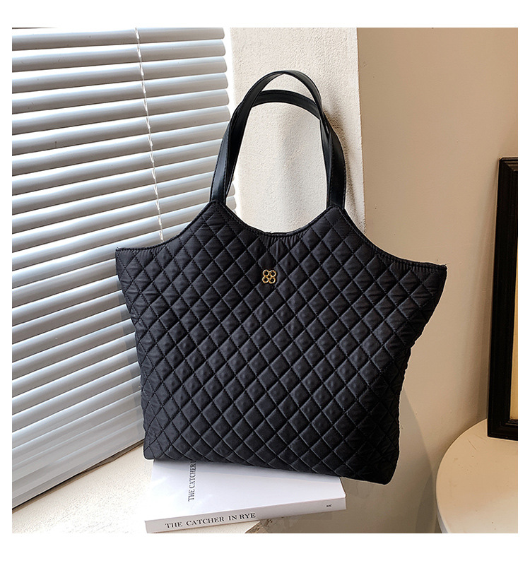 Borsa a tracolla di grande capacità da donna con filo da ricamo Lingge 2023 borsa a tracolla per pendolari di nuova moda popolare borsa tote portatile all-match_voghion.com