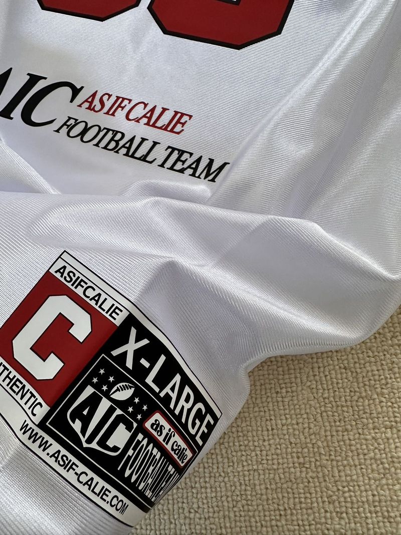 Top in jersey patchwork ispirato al K-Pop Minji - Maglietta ampia a maniche corte con ricamo e scollo a V_voghion.com