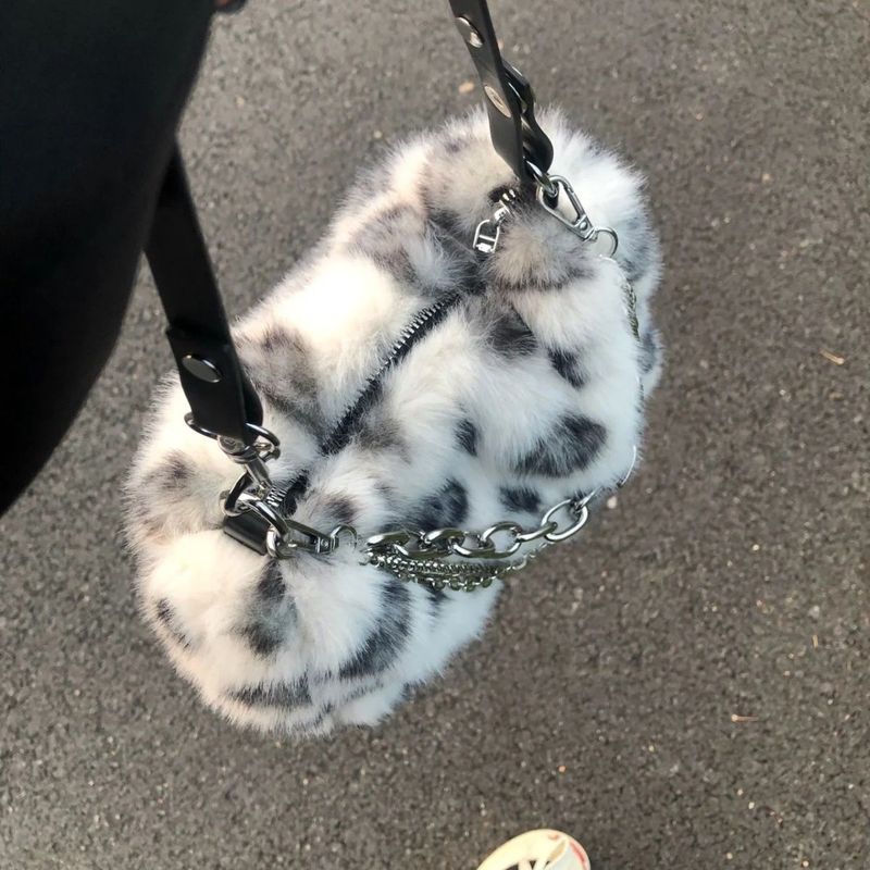 Borsa sotto le ascelle avanzata in peluche a tracolla con cuscino nuova moda Insider 2021 per donna piccola autunno e inverno_voghion.com