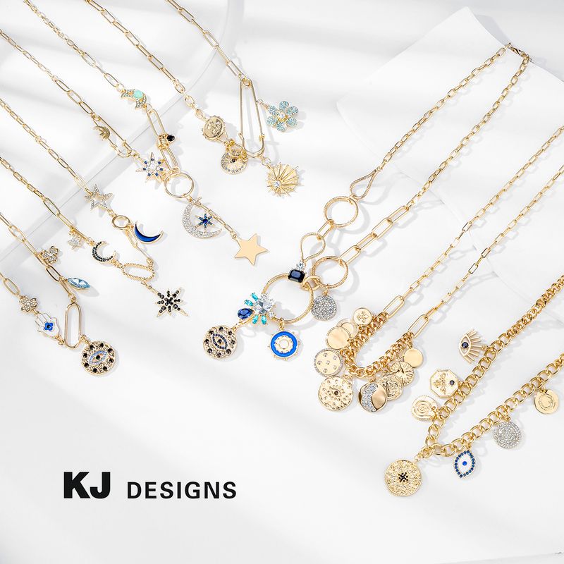 Collana bavaglino con ciondolo piccolo in rilievo con moneta mistica da donna, collana alla moda_voghion.com