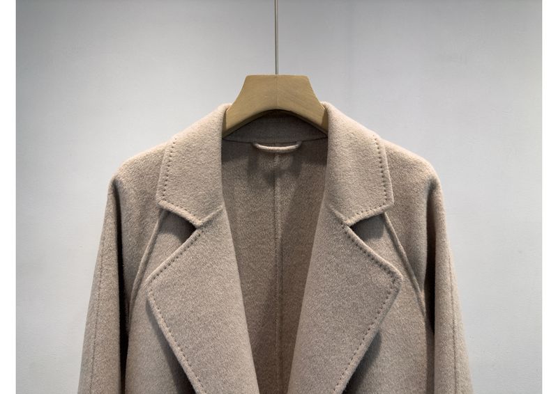 Trench double-face di lusso in misto cashmere e seta per donna – Elegante design con spalle scese, cappotto lungo aderente con drappeggio lusinghiero_voghion.com