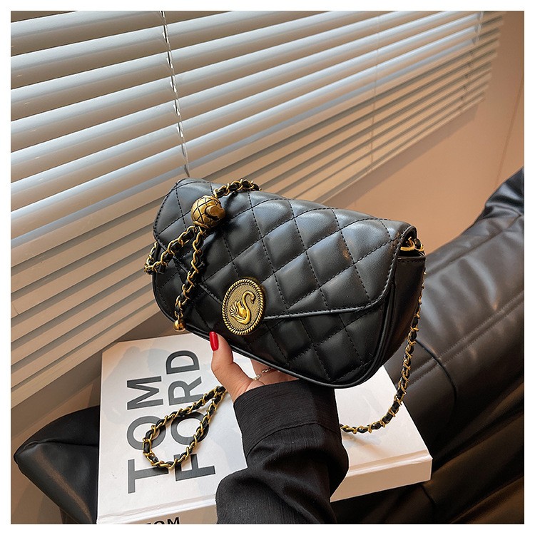 Borsa da donna Estate 2023 New High-end Sense French Niche Diamond Chain bag borsa a tracolla a tracolla all-match di moda_voghion.com