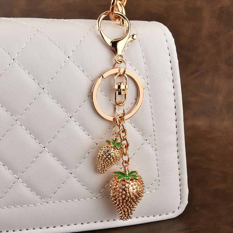 Porte-clés de voiture pour femme en forme de petite fraise, mignon porte-clés en alliage, porte-clés, pendentif de sac._voghion.com