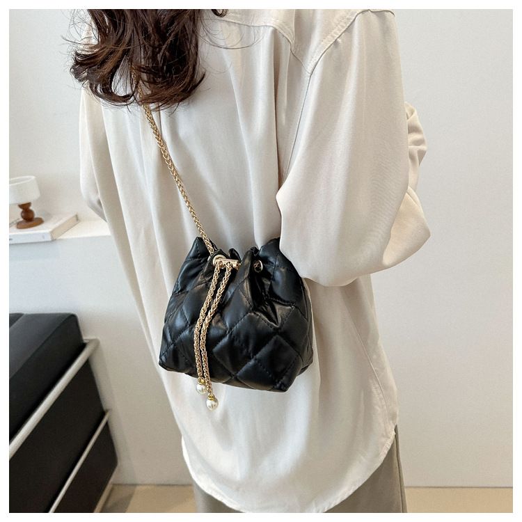 Ligge Cross Shoulder Water Bucket Bag 2024 Drawstrig Simple New Style Chai Sprig Tred Leisure Large Capacity_voghion.com