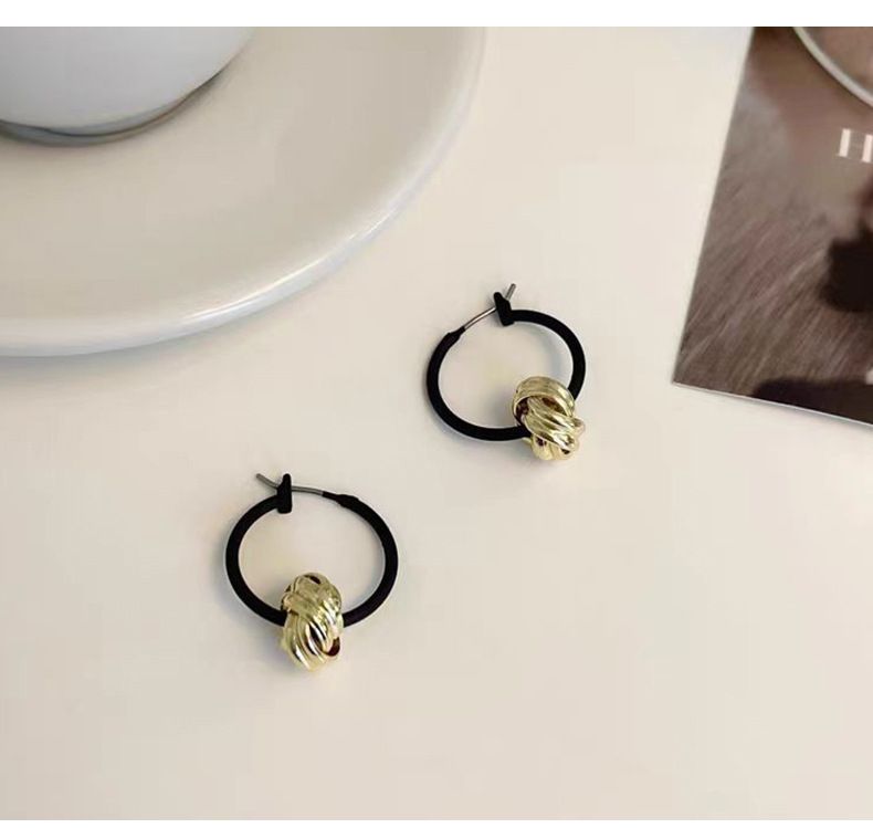 Orecchini con nodo in oro dal design retrò, semplici e di alta qualità, orecchini con cerchio nero, orecchini con temperamento da celebrità_voghion.com
