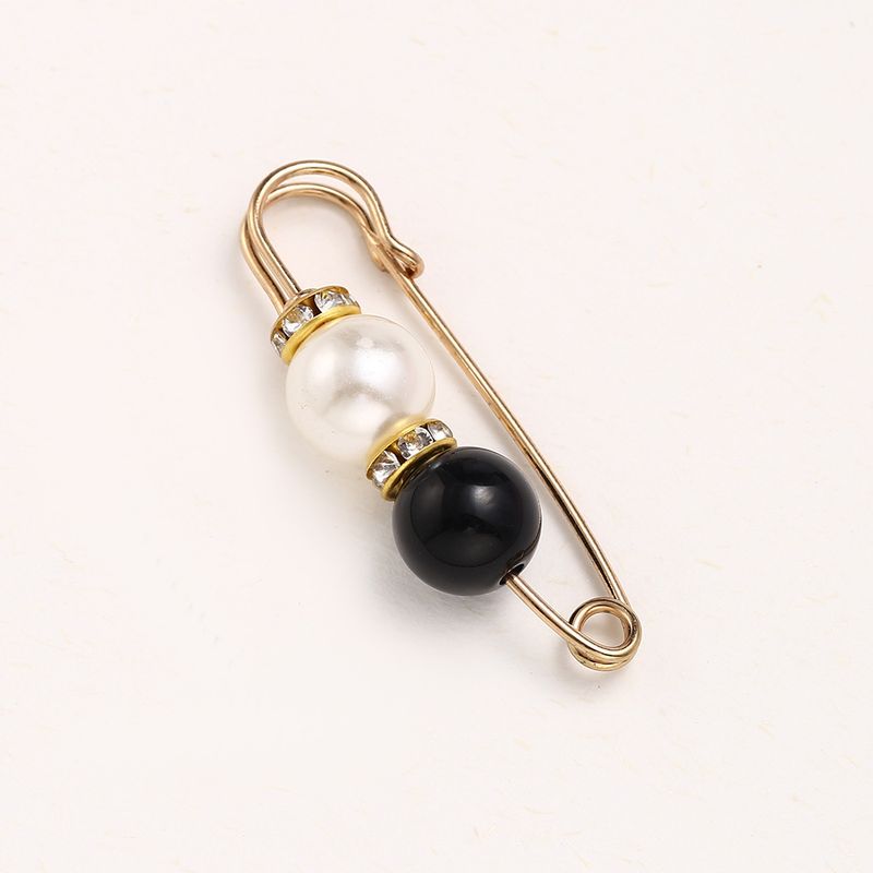 Pearl Waist Pins To Fix The Waistline Of Clothes And Skirts_voghion.com