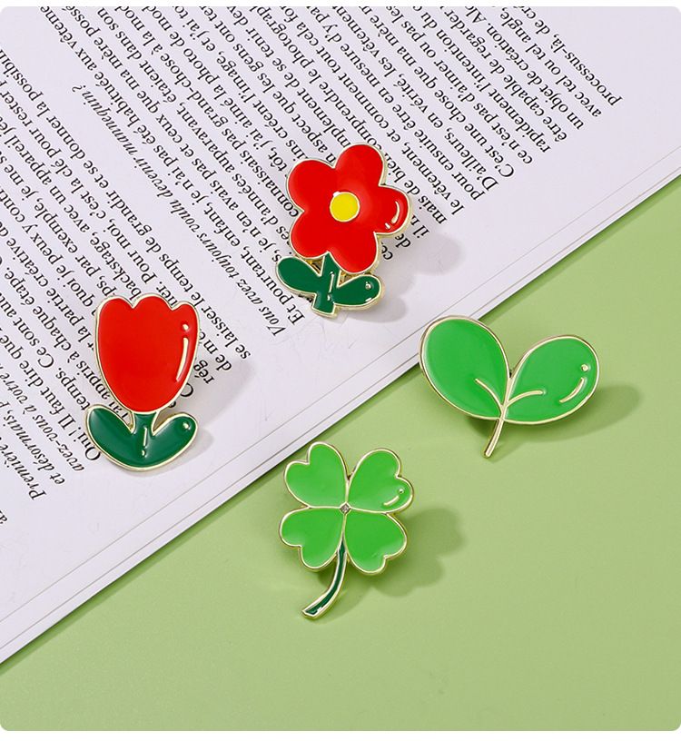 Spilla a forma di quadrifoglio con fiori rossi, personalizzata, per studenti maschi e femmine, borse, vestiti, accessori, spille, gioielli, distintivi_voghion.com
