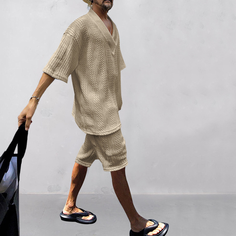 Herrenbekleidung: Lässiger Jacquard-Anzug für Herren, Sommer, lockere Kurzarm-T-Shirt-Shorts, Sportanzug mit V-Ausschnitt, zweiteiliger Anzug für Herren_voghion.com