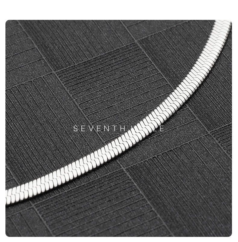 Catena in acciaio al titanio con clavicola Chai ad alta sensibilità, catena leggera di lusso, versatile, elegante, a forma di serpente._voghion.com