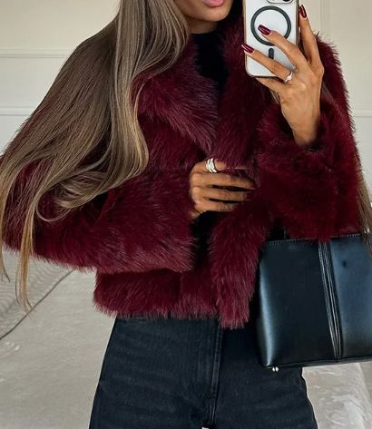 Eleganter burgunderroter Kunstpelzmantel mit Reverskragen – Kurze Winterjacke für Damen, warmes Fleecefutter, stylische Oberbekleidung fürs Büro & die Freizeit_voghion.com