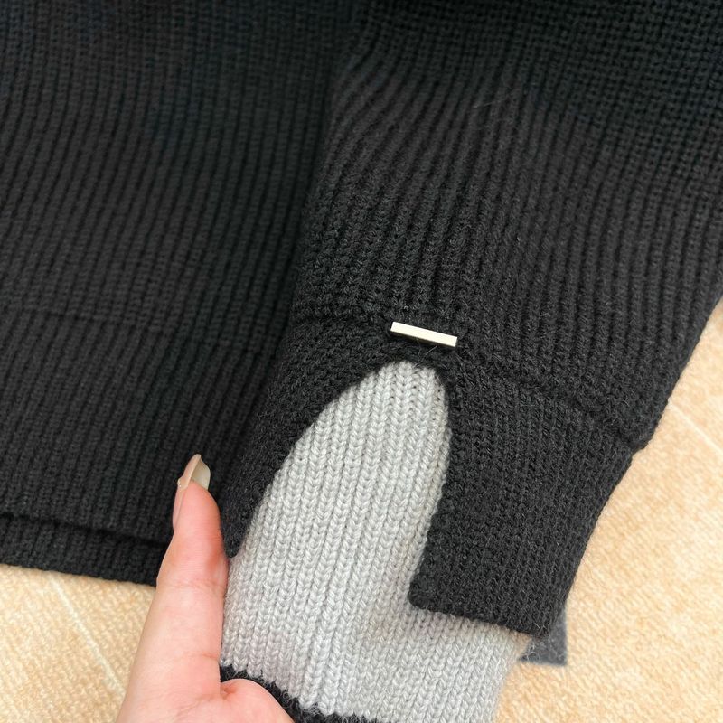 Herrenpullover mit Stehkragen und Kunstpelzbesatz – Winter-Strickpullover mit kontrastierendem Kragendesign_voghion.com