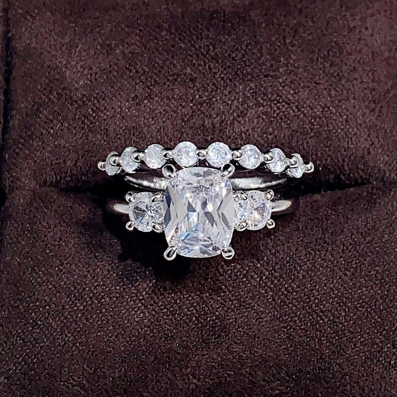 Bijoux et accessoires Bague en diamant à quatre griffes Starlight pour femme Bague en moissanite à rangée empilée pour bague de couple Stand de marché nocturne_voghion.com