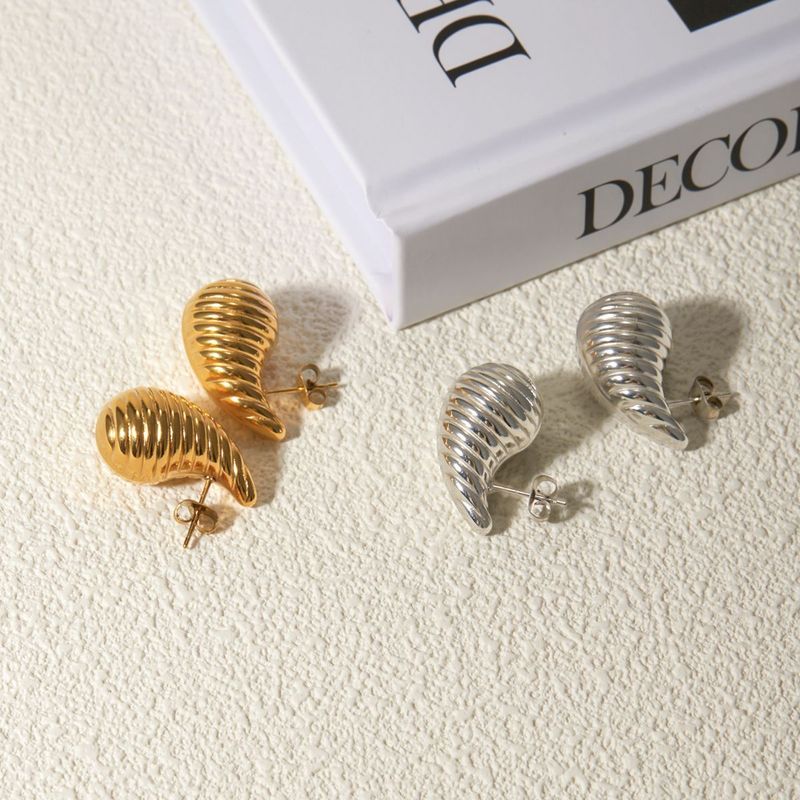 Orecchini da donna in acciaio inossidabile con gocce d'acqua in titanio e oro_voghion.com