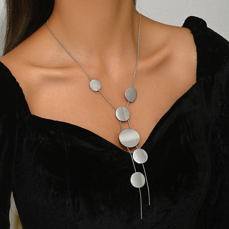 Simple Geometric Women's Long Necklace Niche Round Pendant Design Clavicle Chain Versatile High End Necklace_voghion.com